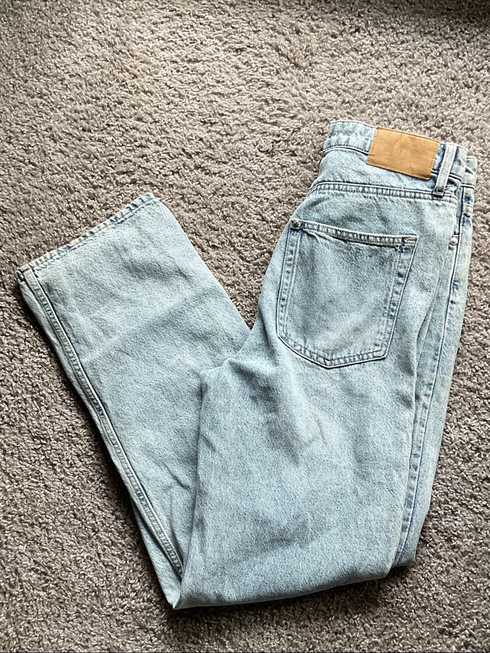 & Denim Women’s Distressed Straight Fit Light Blue Jeans, Size 6